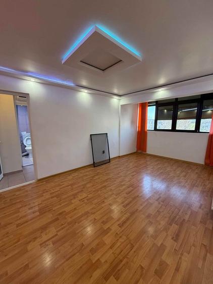 Apartament cu 3 camere semidecomandat în Hipodrom