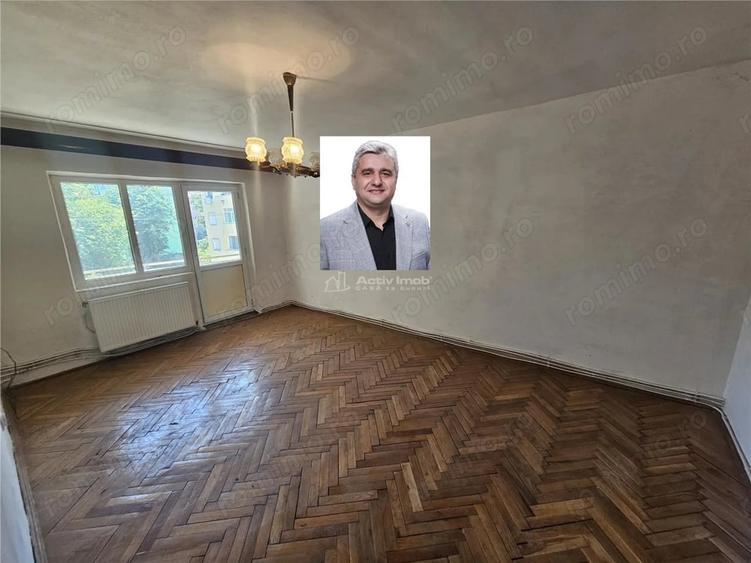 Apartament cu 4 camere decomandat, mobilat în Micro IV