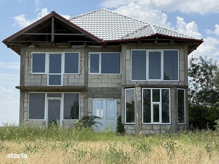 Casă cu 4 camere în Odaia Manolache