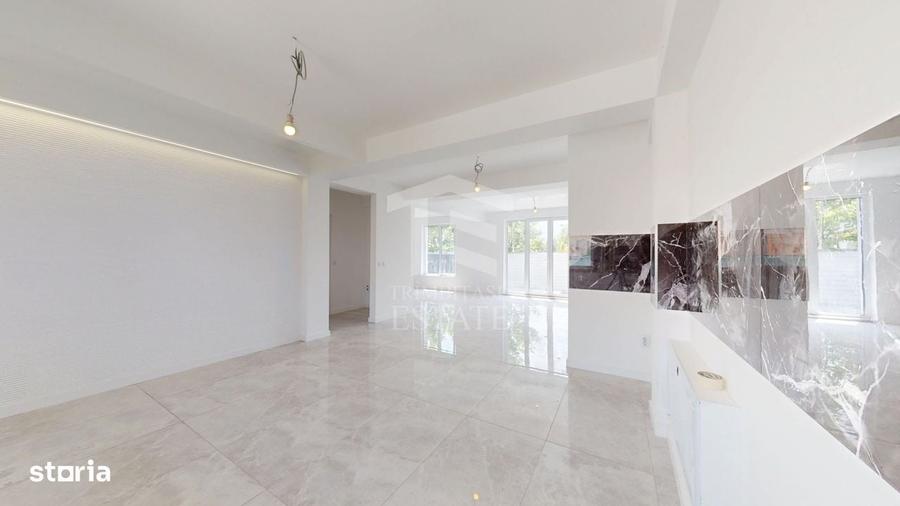 Casă cu 4 camere decomandat în Central