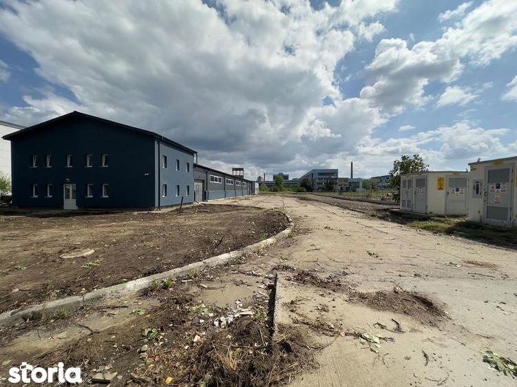 Spațiu comercial, de 2,000 mp, în Cug
