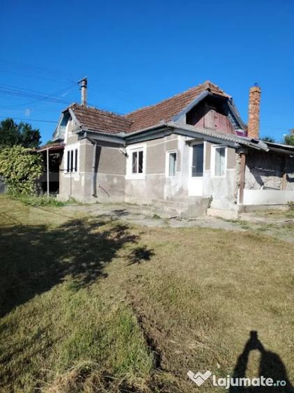 Casă cu 2 camere cu Teren 3750 Mp în Ceanu Mare