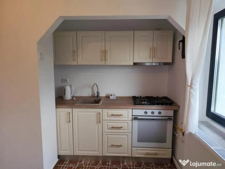 Apartament cu 2 camere decomandat în Poiana