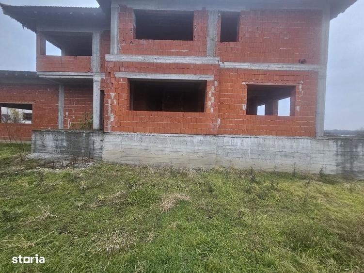 Casă cu 3 camere în Roșiori