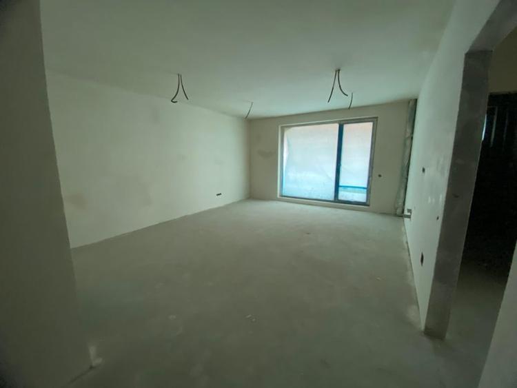 Apartament cu 3 camere semidecomandat în Florești — fotografia 3