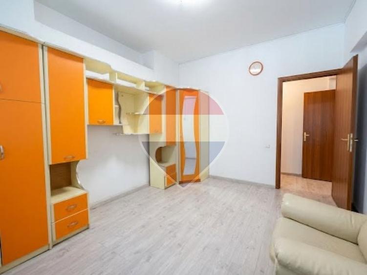 Apartament cu 5 camere semidecomandat în Magheru