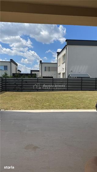 Casă cu 4 camere cu Teren 380 Mp în Corbeanca