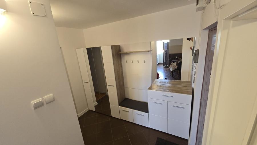 Apartament cu 2 camere decomandat în Girocului