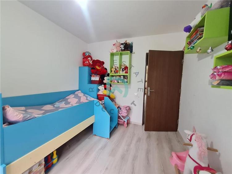 Apartament cu 3 camere decomandat, mobilat în Craiter