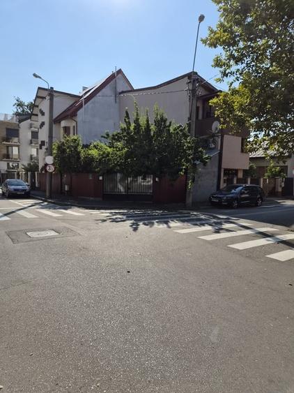 Casă cu 5 camere cu Teren 476 Mp în Islaz