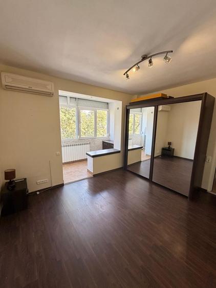 Apartament cu 3 camere semidecomandat în Rogerius