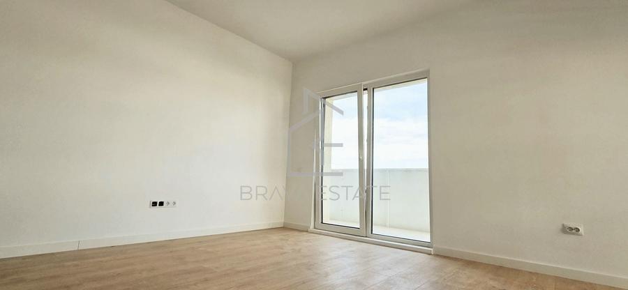 Apartament cu 3 camere semidecomandat în Florești