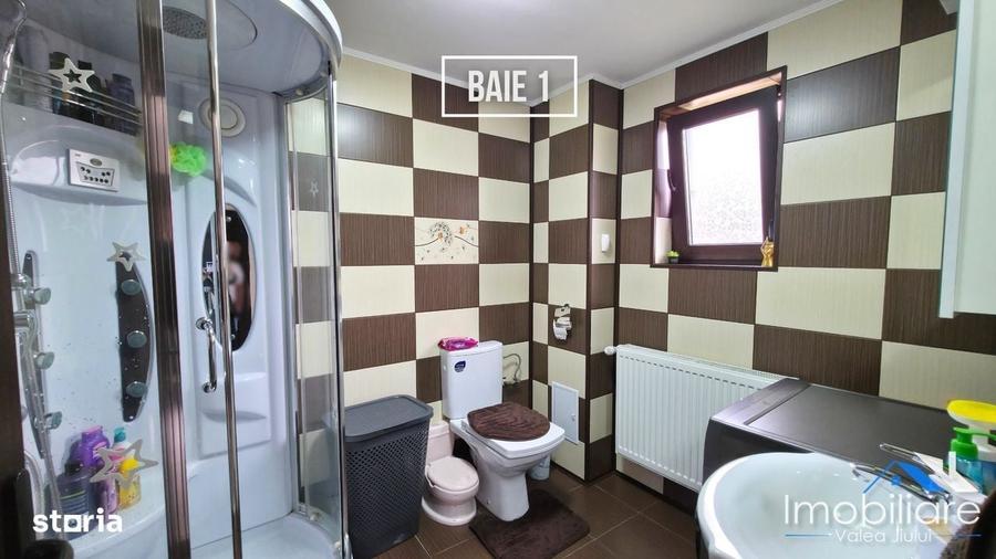 Casă cu 4 camere cu Teren 1711 Mp în Uric