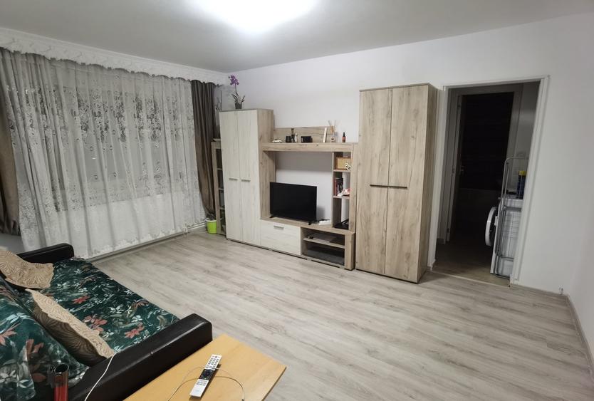 Apartament cu 2 camere semidecomandat în Milcov