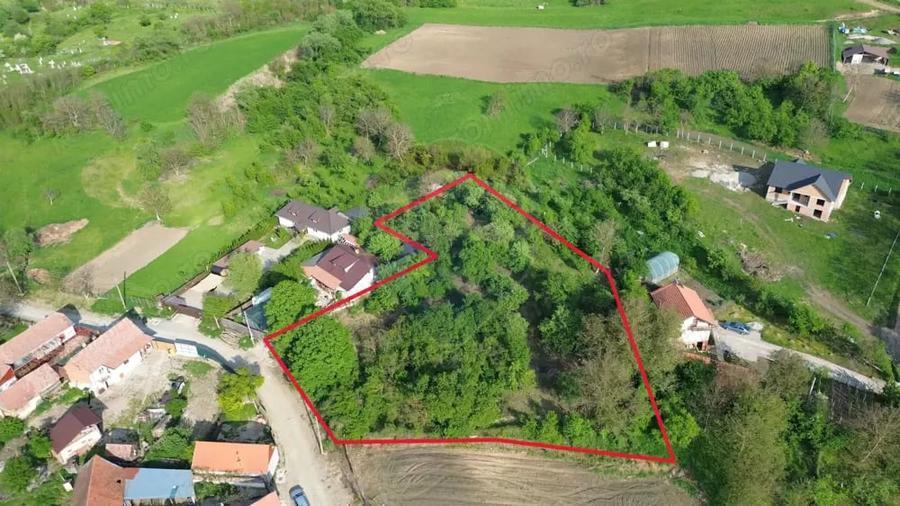 Teren de 3269 mp, în Slimnic
