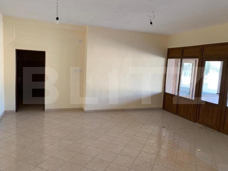 Spațiu comercial, de 750 mp, în Moreni