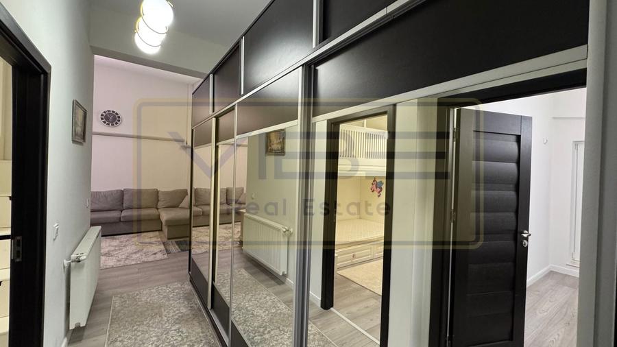 Apartament cu 3 camere semidecomandat, mobilat în Păcurari