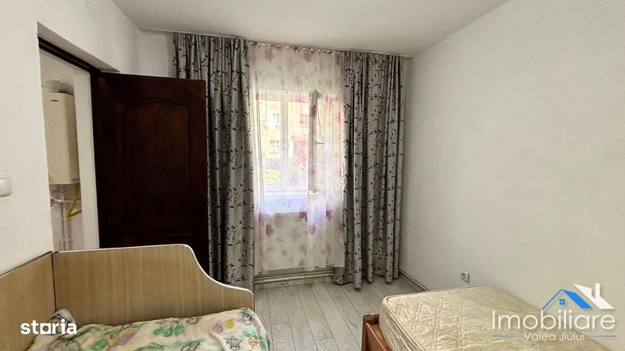 Apartament cu 2 camere decomandat în Petros