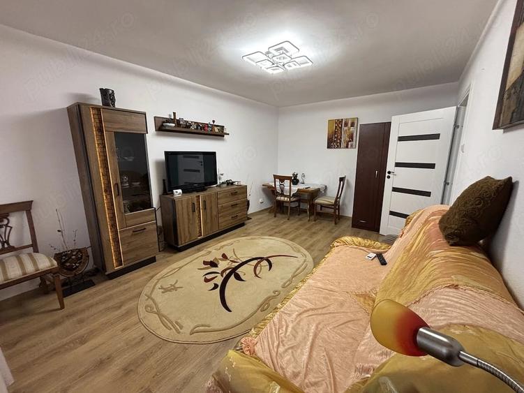 Apartament cu 2 camere decomandat în Podu Roș