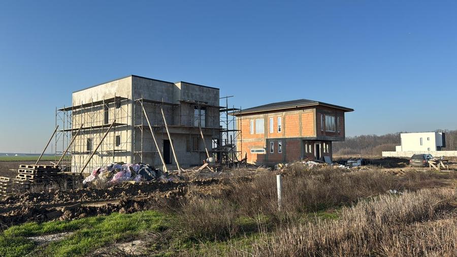 Casă individuală cu 4 camere cu Canalizare în Căldăraru