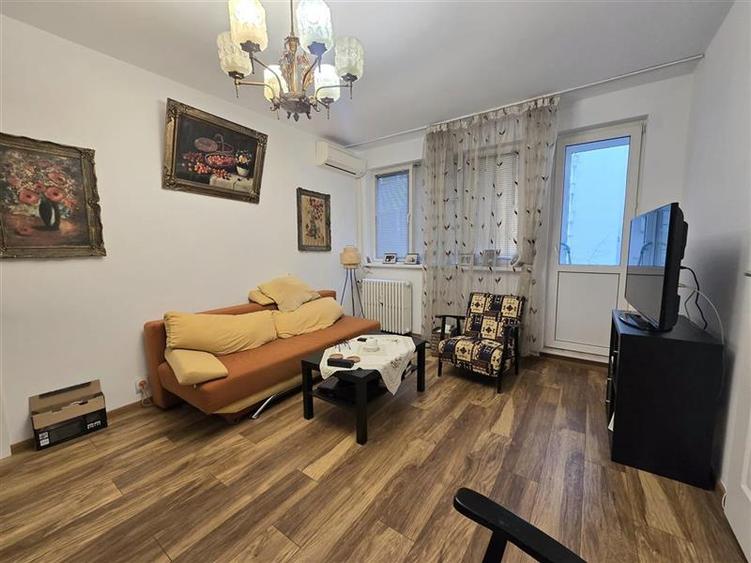 Apartament cu 2 camere semidecomandat, mobilat în 1 Mai