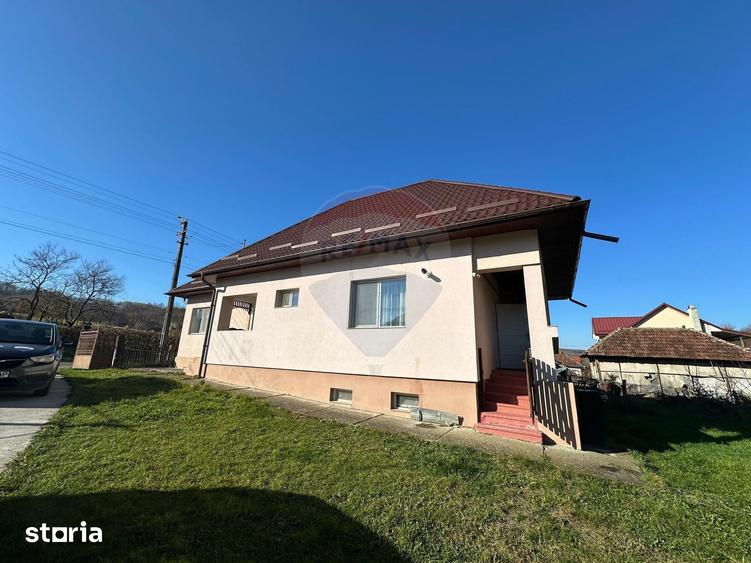 Casă cu 3 camere cu Teren 2500 Mp în Benesat