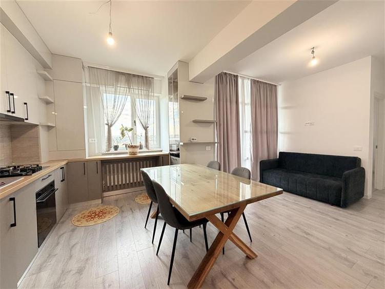 Apartament cu 3 camere decomandat în Cug