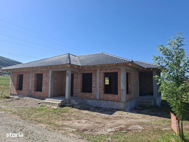Casă cu 4 camere în Micești