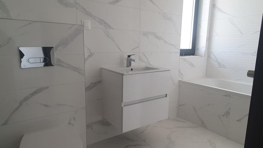 Apartament cu 3 camere semidecomandat în Drumul Taberei