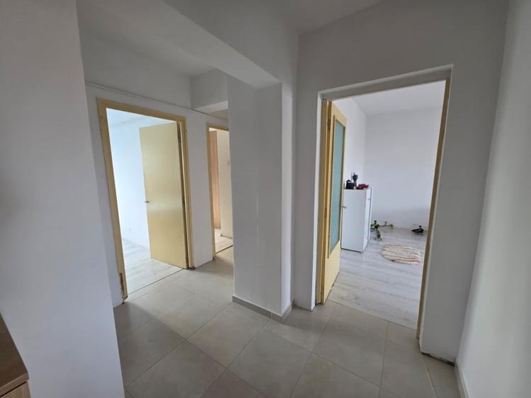 Apartament cu 3 camere decomandat, mobilat în Republicii