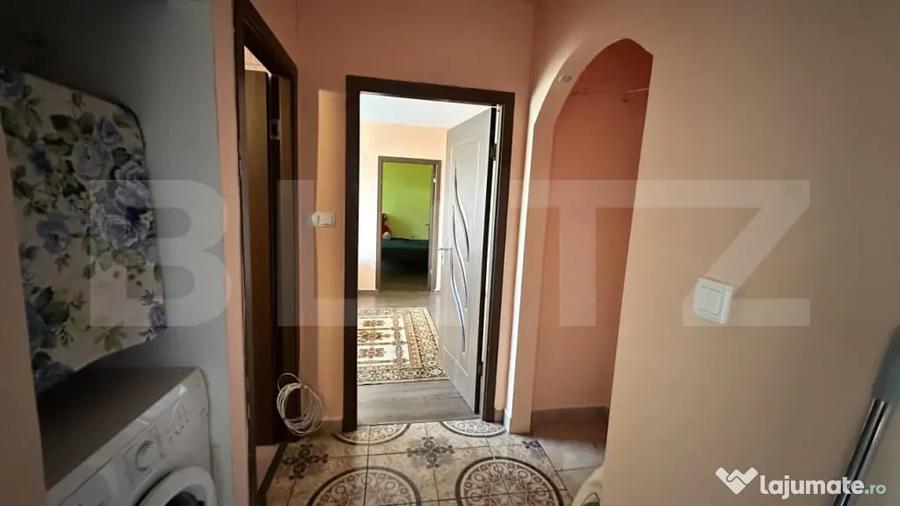 Apartament cu 3 camere semidecomandat în Cetate