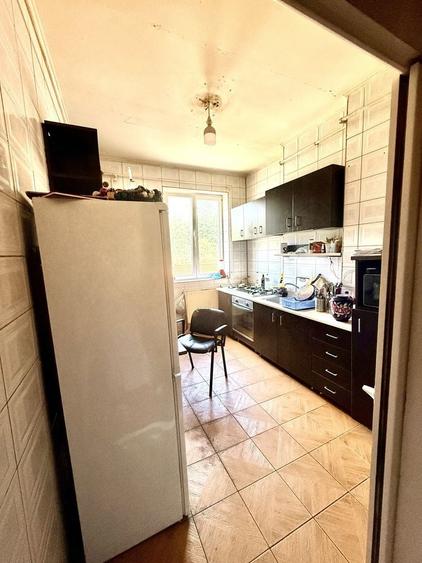 Apartament cu 3 camere semidecomandat în Bucureștii Noi