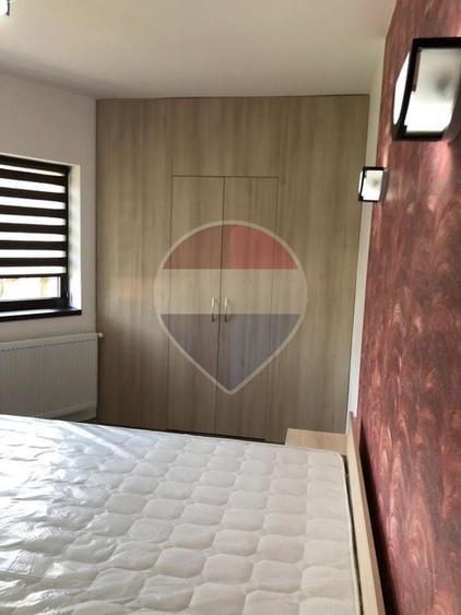 Apartament cu 3 camere semidecomandat, mobilat în Bună Ziua