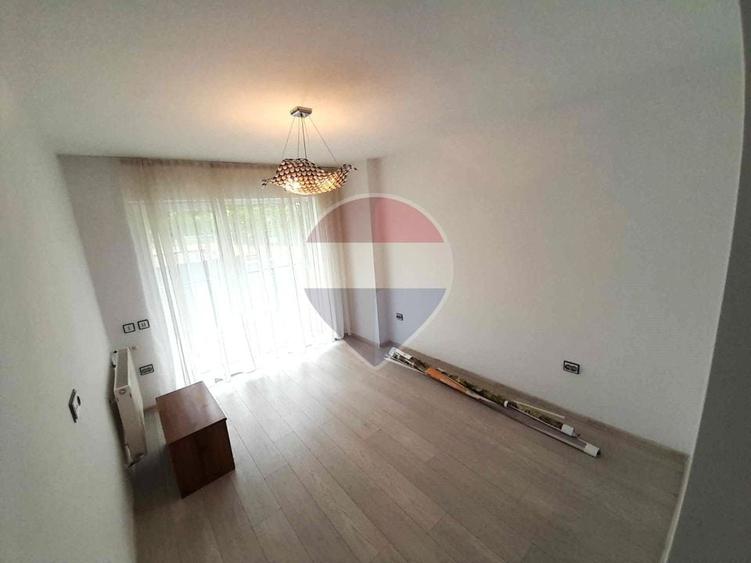 Apartament cu 2 camere semidecomandat în Sopor