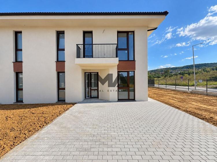 Duplex cu 5 camere cu Canalizare în Chinteni