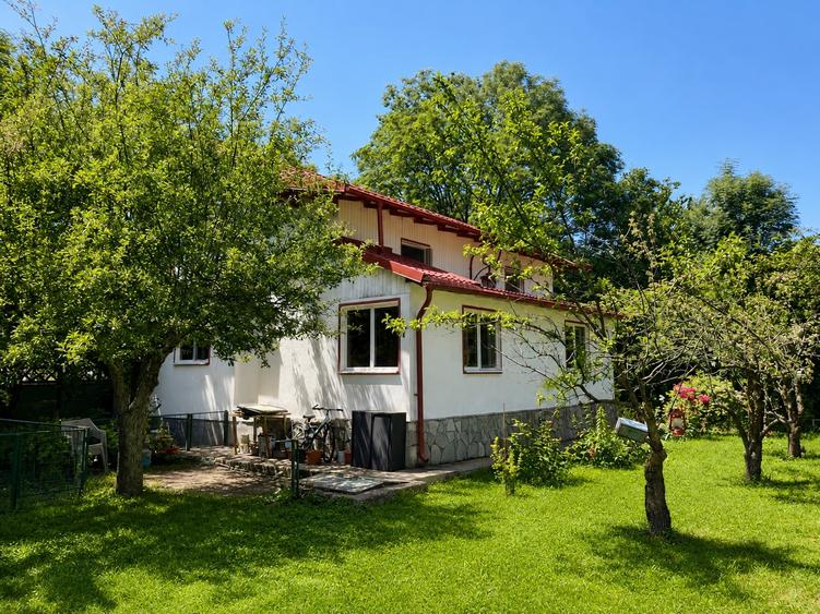 Casă individuală cu 4 camere cu Canalizare în Cornu de Jos (Cornu)
