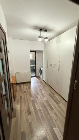 Apartament cu 2 camere decomandat în Banca Națională