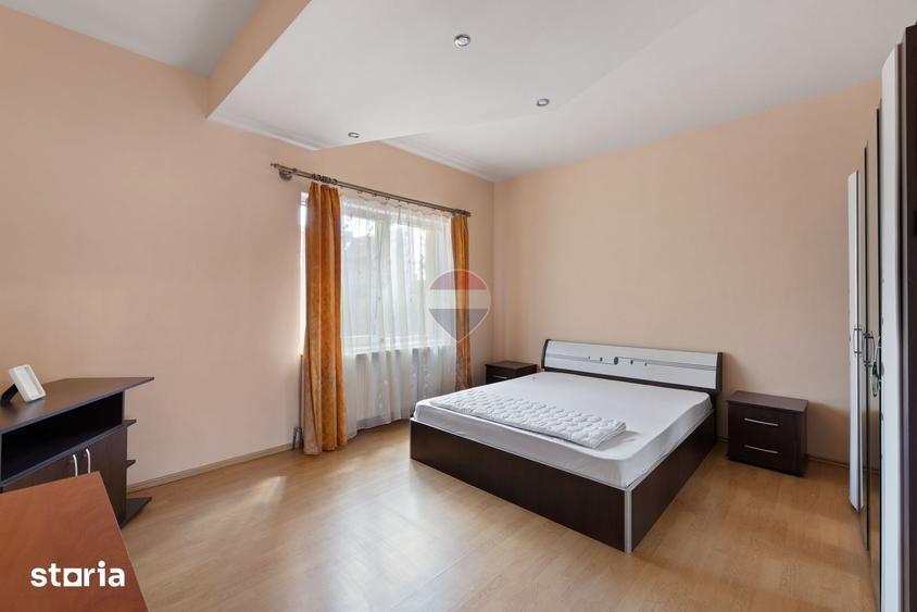 Apartament cu 3 camere în Intim
