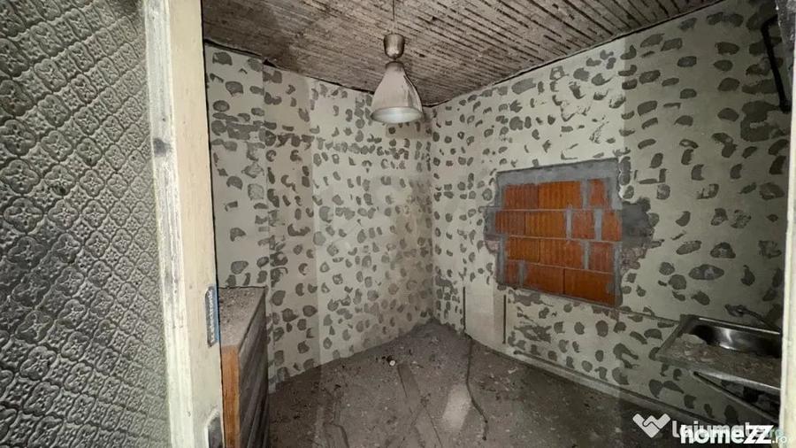 Casă cu 11 camere cu Teren 341 Mp în Dudești
