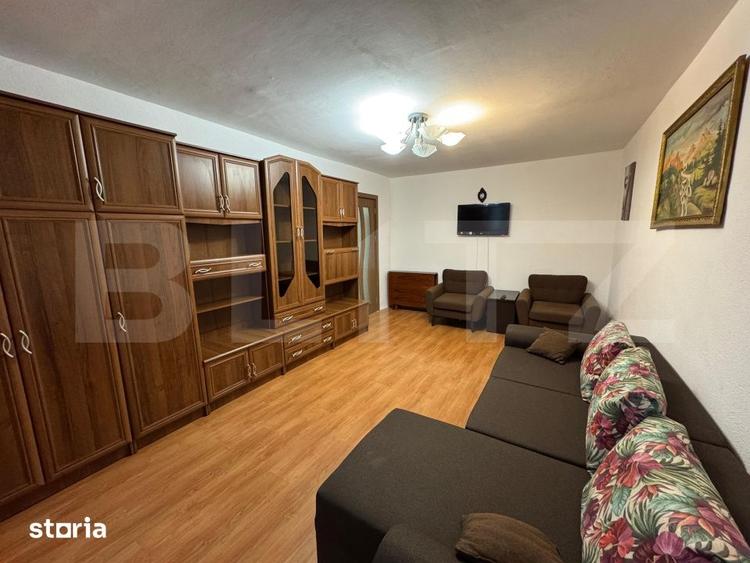 Apartament cu 3 camere decomandat, mobilat în Craiovița Nouă