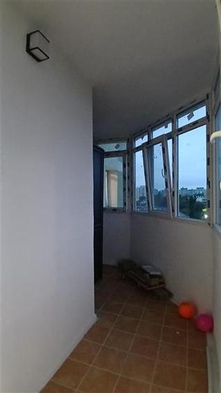 Apartament cu 3 camere decomandat, mobilat în Basarabia