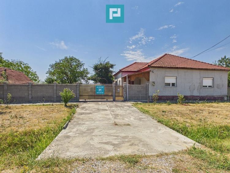 Casă individuală cu 4 camere cu Canalizare în Mocrea