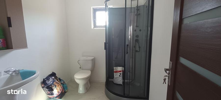 Casă cu 4 camere în Florești