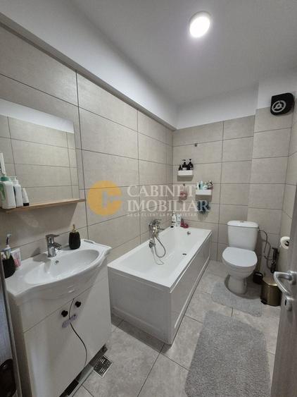 Apartament cu 3 camere decomandat, mobilat în Vișani