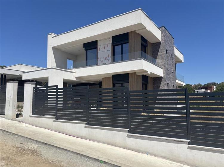 Casă cu 3 camere cu Teren 570 Mp în Dealuri Oradea