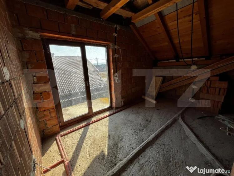 Casă cu 6 camere cu Teren 400 Mp în Beclean