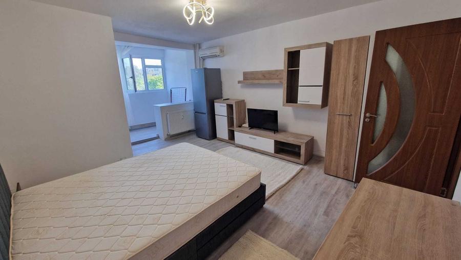 Garsonieră decomandată în Brazda lui Novac