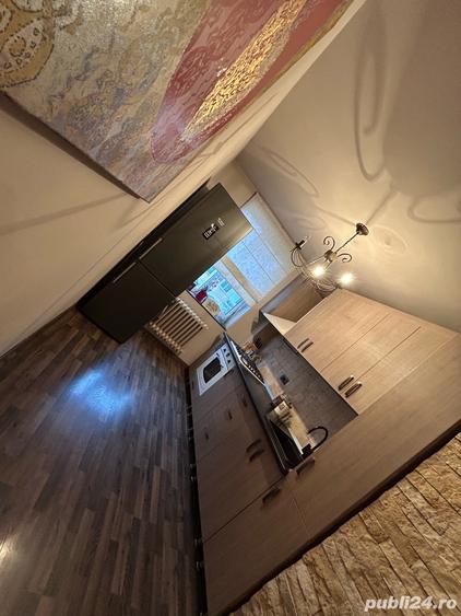 Apartament cu 3 camere decomandat în Motru