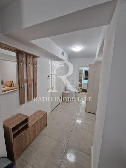 Apartament cu 3 camere decomandat, mobilat în Nufărul