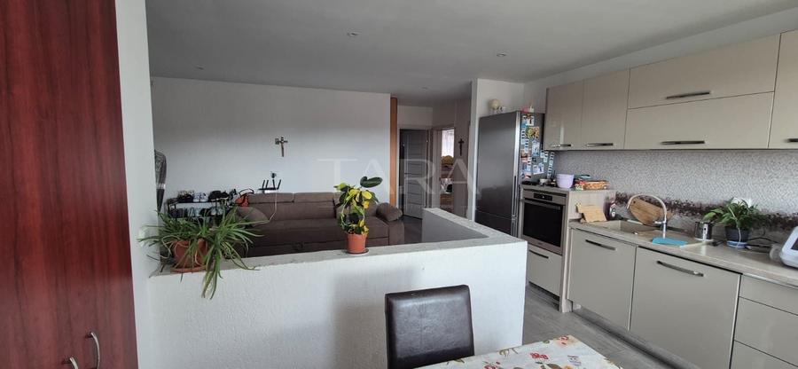 Apartament cu 3 camere semidecomandat, mobilat în Florești — fotografia 2